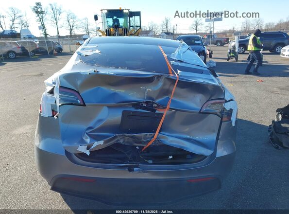 7SAYGAEE3RF212921 2024 TESLA MODEL Y Silver Widok wnętrza 360 stopni
