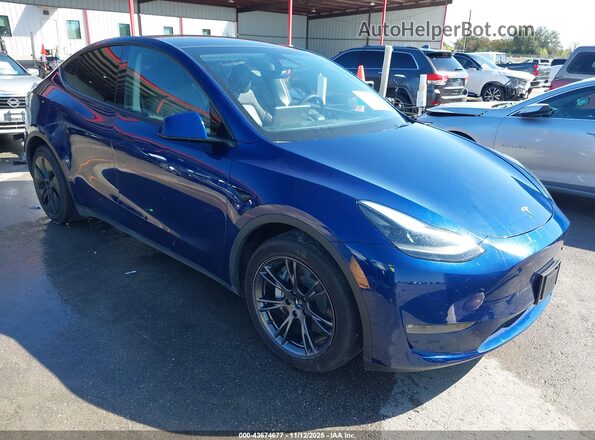 7SAYGAEE6RF155047 2024 TESLA MODEL Y Blue Przód prawy