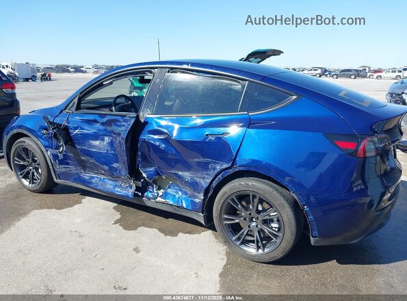 7SAYGAEE6RF155047 2024 TESLA MODEL Y Blue Widok z przodu