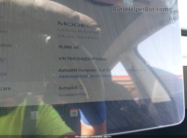 7SAYGAEE6RF155047 2024 TESLA MODEL Y Blue Widok tylnych siedzeń