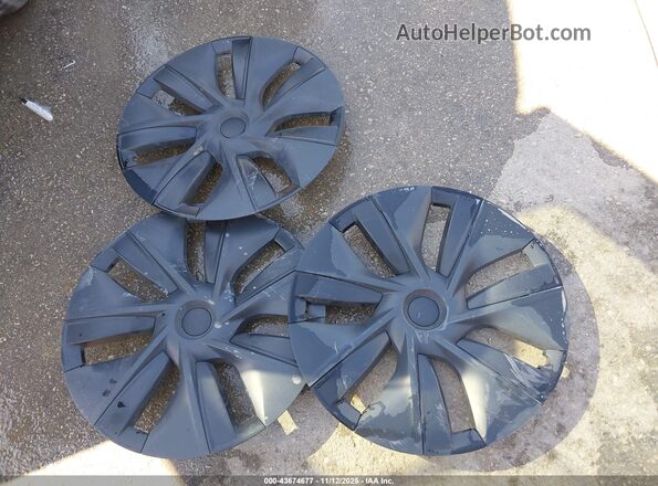 7SAYGAEE6RF155047 2024 TESLA MODEL Y Blue Widok deski rozdzielczej