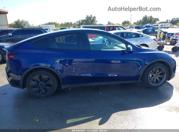 7SAYGAEE6RF155047 2024 TESLA MODEL Y Blue Widok wnętrza z tyłu
