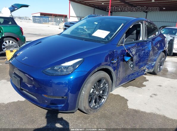 7SAYGAEE6RF155047 2024 TESLA MODEL Y Blue Przód lewy