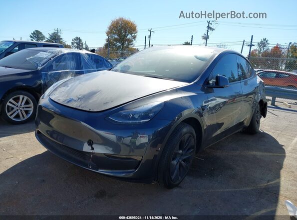7SAYGDED1SA368287 2025 TESLA MODEL Y Gray Vista tres cuartos delantera izquierda