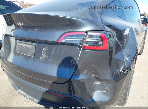 7SAYGDED1SA368287 2025 TESLA MODEL Y Gray Vista frontal