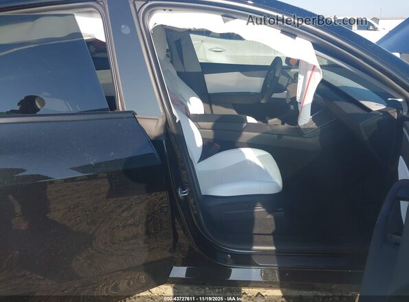 7SAYGDED2TA446609 2026 TESLA MODEL Y Black Widok wnętrza z przodu