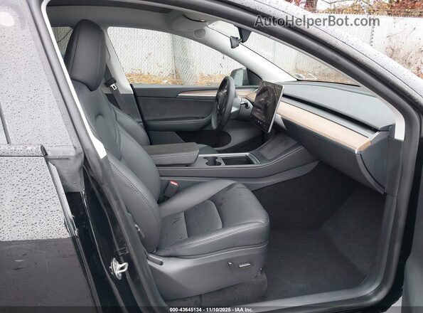 7SAYGDED3SF246940 2025 TESLA MODEL Y Черный Вид салона спереди