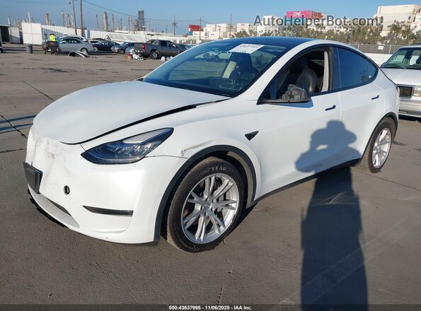 7SAYGDEE0NF363789 2022 TESLA MODEL Y White Front left