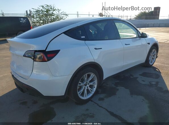 7SAYGDEE0NF363789 2022 TESLA MODEL Y White Rear right