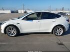 2022 Tesla Model Y Long Range Dual Motor All-wheel Drive White vin: 7SAYGDEE0NF363789