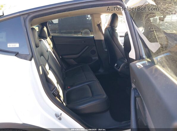 7SAYGDEE0NF363789 2022 TESLA MODEL Y White VIN sticker view