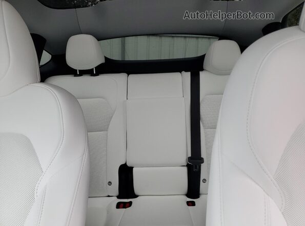 7SAYGDEE1TA461241 2026 TESLA MODEL White Rear seats view