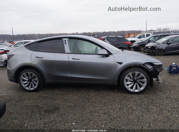 7SAYGDEE2TA499755 2026 TESLA MODEL Y Blue უკანა სალონის ხედი