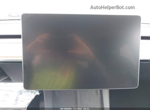 7SAYGDEE3NF461831 2022 TESLA MODEL Y Red Widok tylnych siedzeń