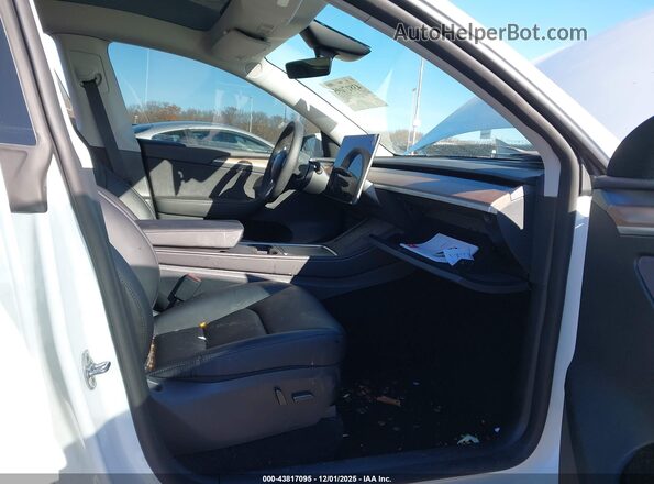 7SAYGDEE3SF223490 2025 TESLA MODEL Y White Սալոնի դիմացի տեսք
