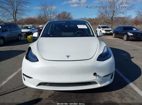 7SAYGDEE3SF223490 2025 TESLA MODEL Y White Առջևի վահանակի տեսք