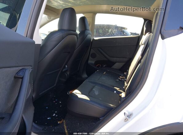 7SAYGDEE3SF223490 2025 TESLA MODEL Y White VIN կոդի պիտակի տեսք