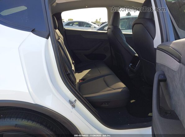 7SAYGDEE4TA496114 2026 TESLA MODEL Y White Widok naklejki z numerem VIN