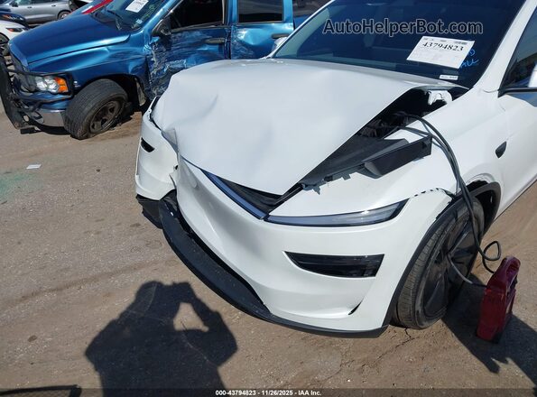7SAYGDEE4TA496114 2026 TESLA MODEL Y White Widok z przodu