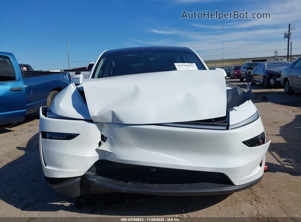 7SAYGDEE4TA496114 2026 TESLA MODEL Y White Widok deski rozdzielczej