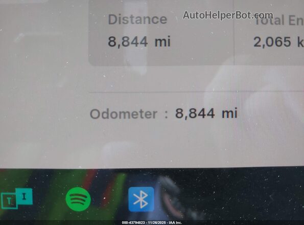 7SAYGDEE4TA496114 2026 TESLA MODEL Y White Widok wnętrza 360 stopni