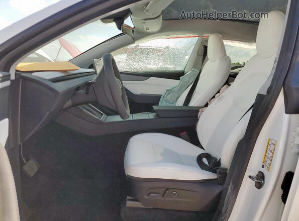 7SAYGDEE5TA406677 2026 TESLA MODEL White Widok wnętrza z przodu