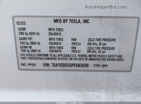 7SAYGDEE6PF683699 2023 TESLA MODEL Y White Vista del compartimento del motor