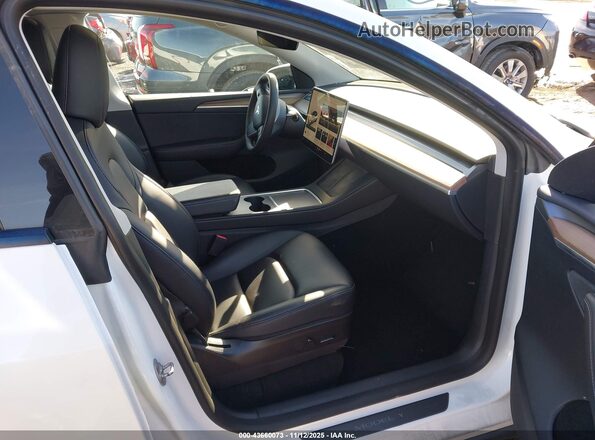 7SAYGDEE6PF683699 2023 TESLA MODEL Y White Vista interior delantera