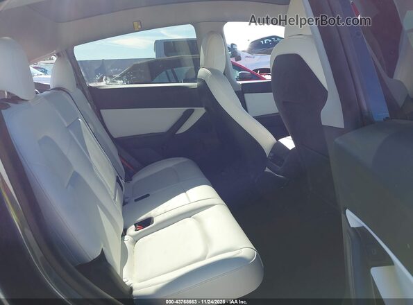 7SAYGDEE8NF311908 2022 TESLA MODEL Y Gray VIN sticker view