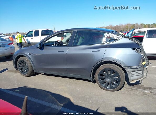 7SAYGDEE8NF311908 2022 TESLA MODEL Y Gray 360 interior view