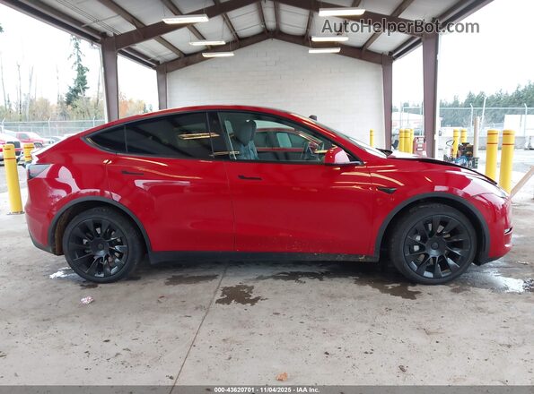 7SAYGDEE8NF479998 2022 TESLA MODEL Y Red Widok wnętrza 360 stopni