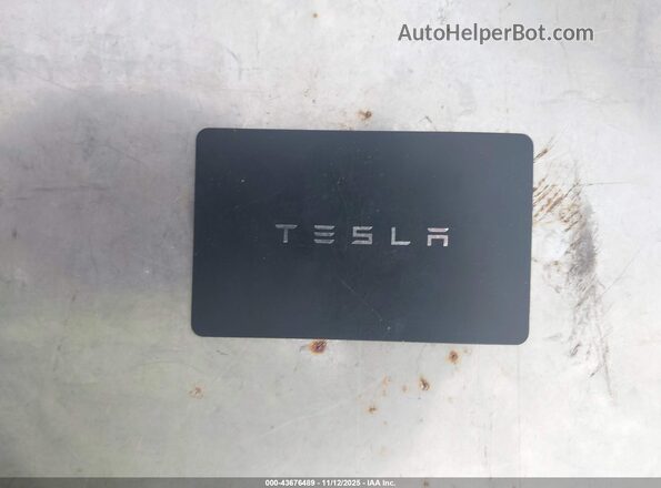 7SAYGDEE8TF409950 2026 TESLA MODEL Y White Widok deski rozdzielczej