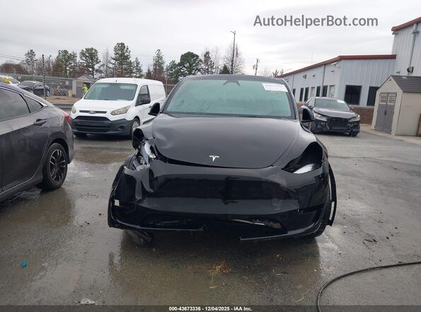 7SAYGDEE9SA355439 2025 TESLA MODEL Y Black Առջևի վահանակի տեսք