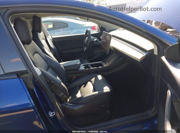 7SAYGDEEXNF393379 2022 TESLA MODEL Y Blue Widok wnętrza z przodu