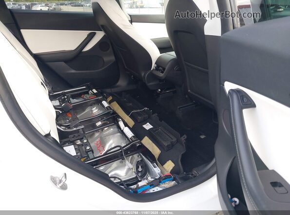 7SAYGDEF5NF323622 2022 TESLA MODEL Y White VIN კოდის სტიკერის ხედი