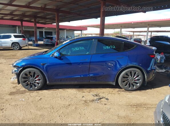 7SAYGDEF6NF318672 2022 TESLA MODEL Y Синий Панорамный вид салона 360°