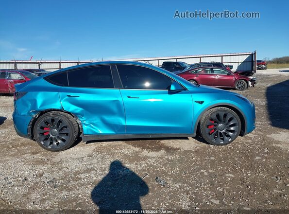 7SAYGDEF7NF554716 2022 TESLA MODEL Y Blue Widok wnętrza z tyłu