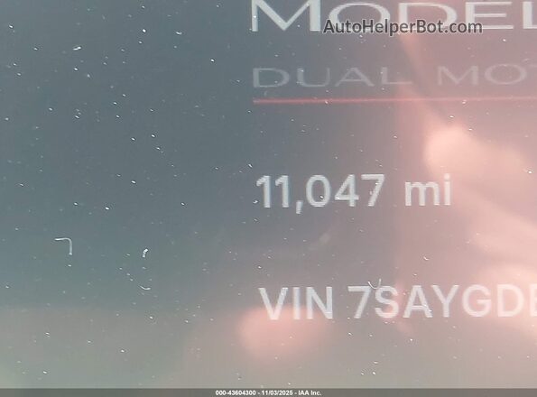 7SAYGDEF7SA349289 2025 TESLA MODEL Y Красный Панорамный вид салона 360°