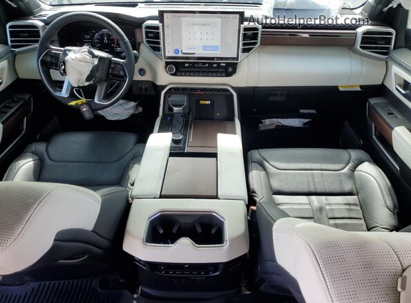 7SVAAABA1PX009052 2023 TOYOTA SEQUOIA Gray Widok deski rozdzielczej