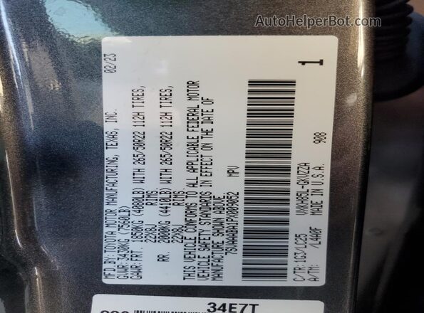 7SVAAABA1PX009052 2023 TOYOTA SEQUOIA Gray Widok naklejki z numerem VIN