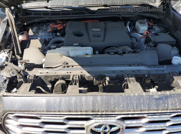 7SVAAABA1PX009052 2023 TOYOTA SEQUOIA Gray Widok komory silnika