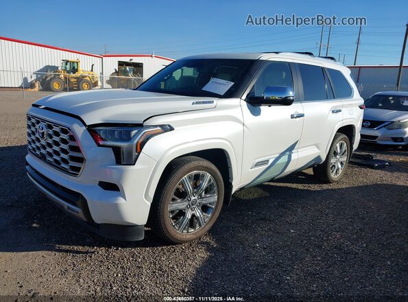 7SVAAABA2RX042516 2024 TOYOTA SEQUOIA Белый Передняя левая четверть