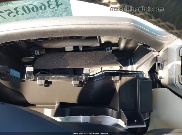 7SVAAABA2RX042516 2024 TOYOTA SEQUOIA Белый Вид задних сидений
