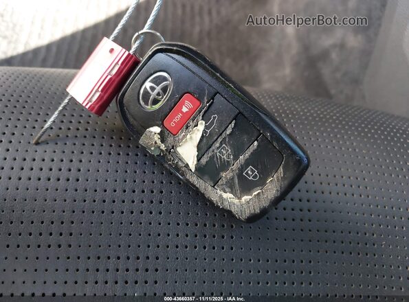 7SVAAABA2RX042516 2024 TOYOTA SEQUOIA Белый Вид панели приборов