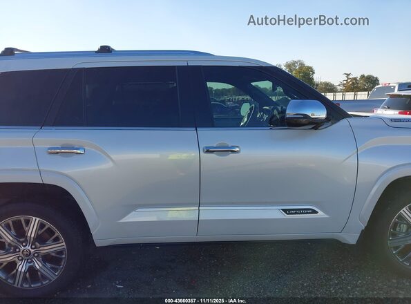 7SVAAABA2RX042516 2024 TOYOTA SEQUOIA Белый Панорамный вид салона 360°