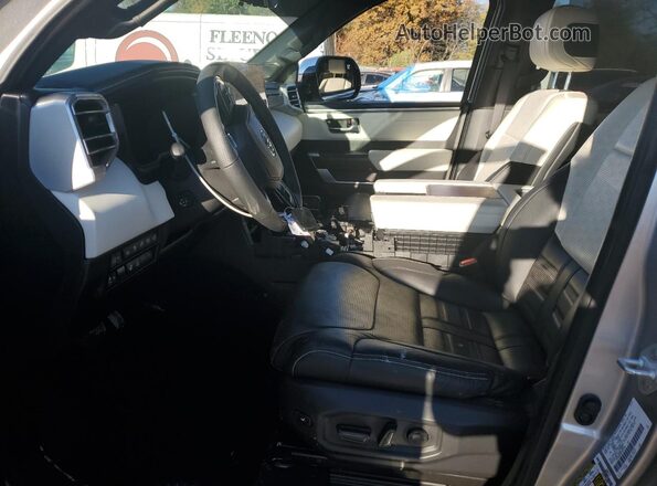 7SVAAABA9PX018145 2023 TOYOTA SEQUOIA Silver Vista interior delantera