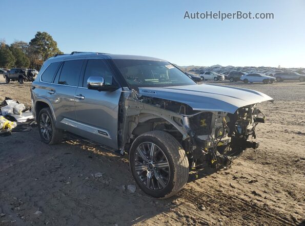 7SVAAABA9PX018145 2023 TOYOTA SEQUOIA Silver Delantero derecho