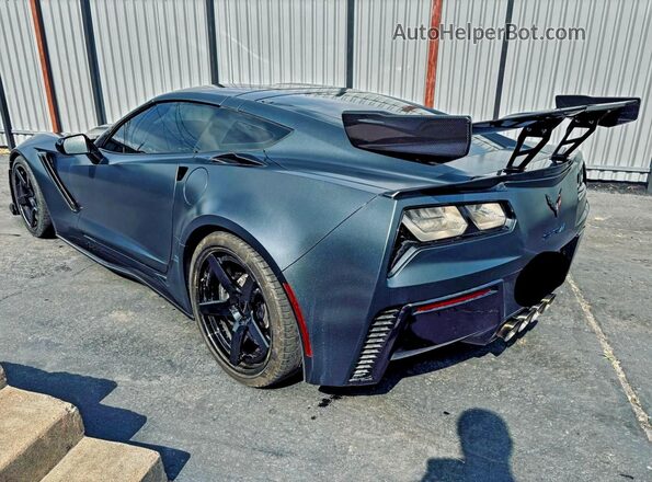 1G1Y52D97K5802374 2019 CHEVROLET CORVETTE Серый Передняя правая четверть