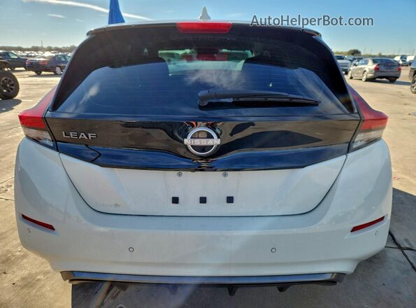 1N4AZ1BVXPC555111 2023 NISSAN LEAF White Widok wnętrza z przodu