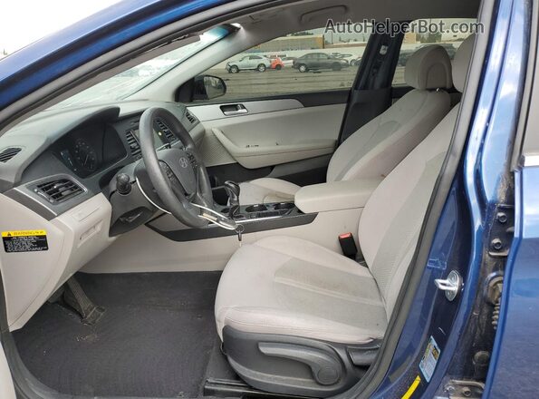 5NPE24AF3GH308027 2016 HYUNDAI SONATA Синий Вид салона спереди